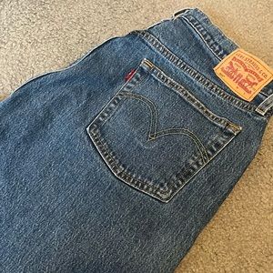 Gently worn Levi’s jeans. Medium wash. Used 3 times. 31 x 30